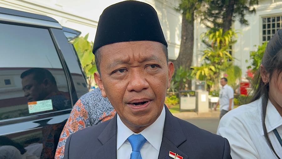Menteri ESDM, Bahlil Lahadalia saat di Istana Negara, Senin (6/7/2026). (Bloomberg Technoz/Azura Yumna)