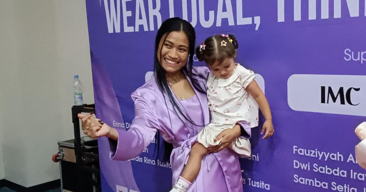 Desainer Migi Rihasalay Pamer Koleksi Kids Wear 