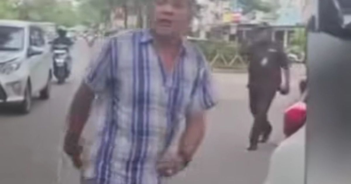 Debt collector berinisial JBI yang diduga terlibat dalam kasus penusukan terhadap seorang advokat di Kelapa Dua, Kabupaten Tangerang.