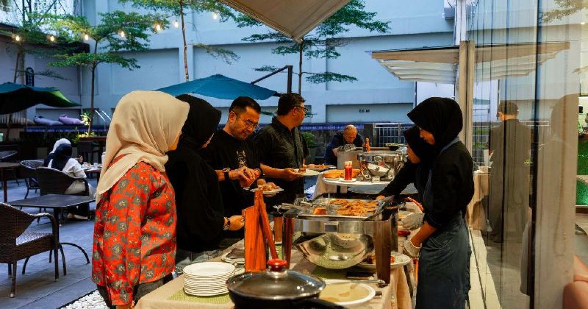 ARTOTEL Harmoni Jakarta tawarkan pengalaman menginap yang nyaman dan sajian berbuka puasa yang melimpah untuk menciptakan momen kebersamaan tak terlupakan. Foto: ARTOTEL Harmoni Jakarta