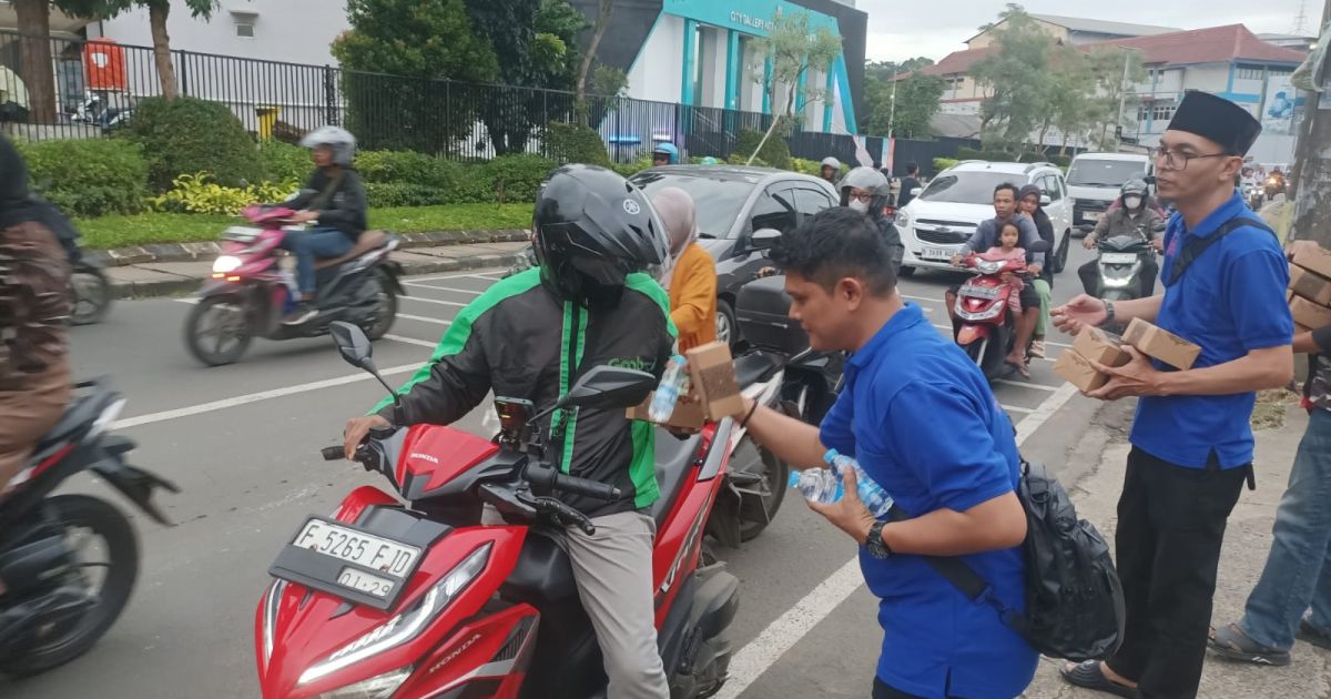 SMSI Tangsel Turun ke Jalan, Ramadan Jadi Momentum Perkuat Kepedulian Sosial Berbagi Takjil.