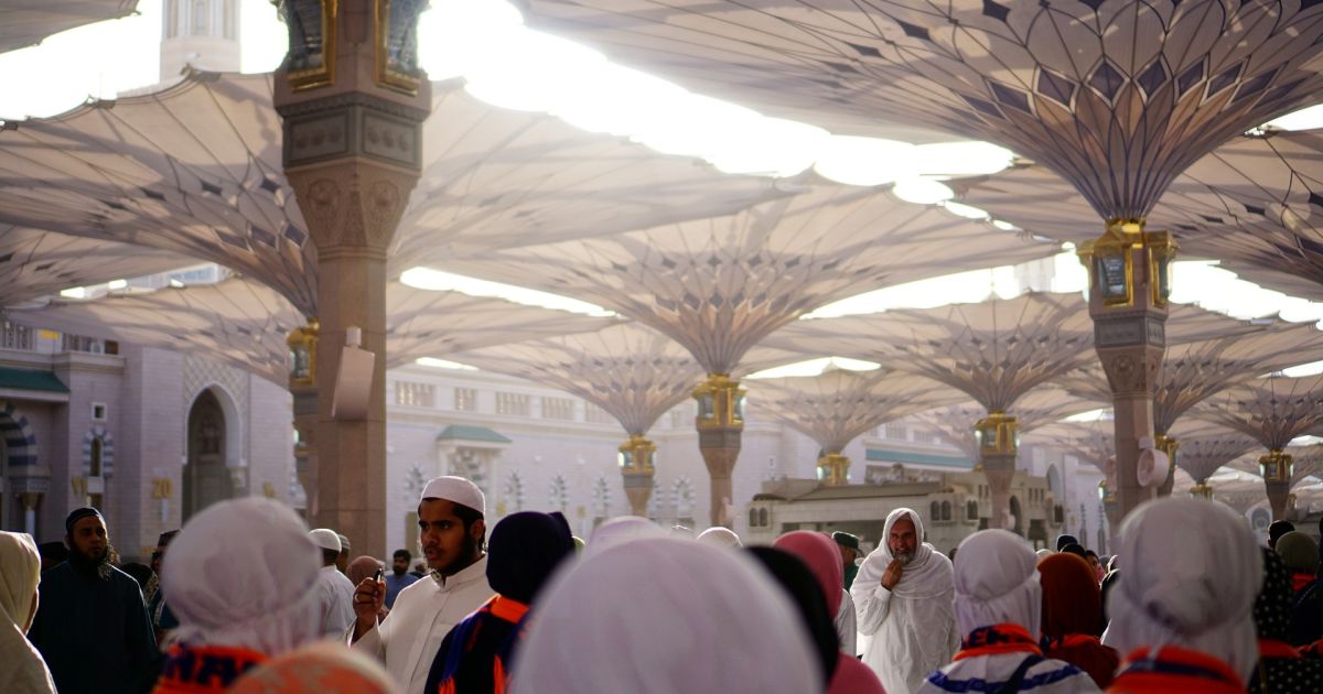 Umrah di Tengah Bara Perang: 58 Ribu Jemaah RI Terjebak Penundaan Penerbangan