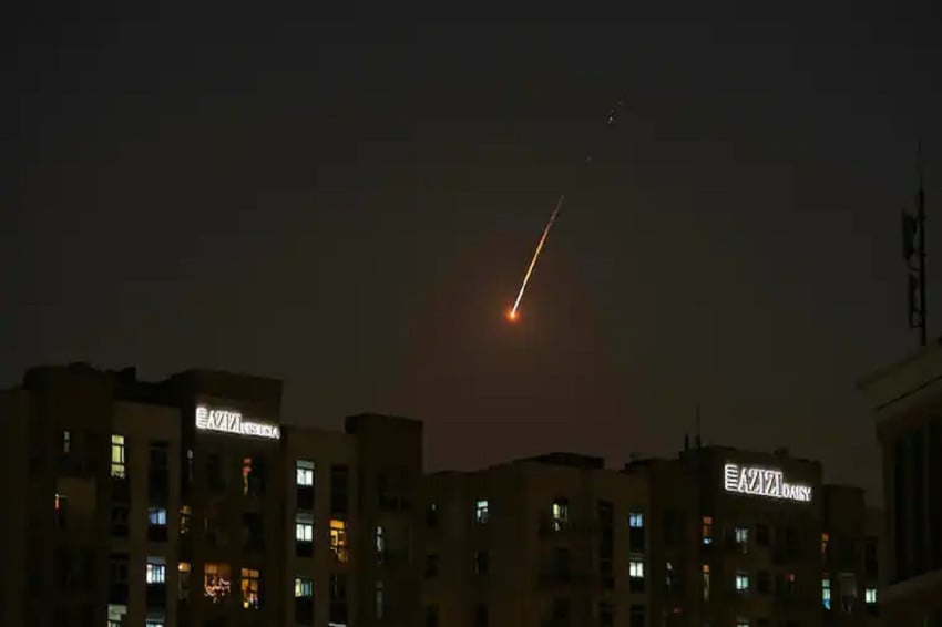 Perang Iran melawan AS dan Israel membuat situasi Timur Tengah mencekam. Tujuh negara menutup wilayah udara, dan 1.800 penerbangan dibatalkan. Foto/NDTV