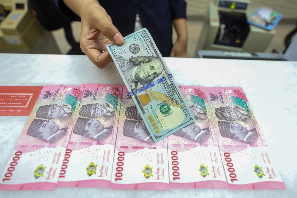 Rupiah Dibuka Menguat Tipis, Geopolitik Timur Tengah Guncang Pasar