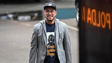 Komika Pandji Pragiwaksono. (ANTARA FOTO/SULTHONY HASANUDDIN)