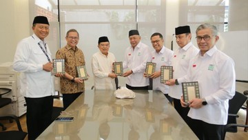 Dewan Masjid Indonesia terima wakaf mushaf Alquran dari Sinar Mas (Foto: dok. Istimewa)