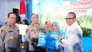 Foto: Wakapolri Komjen Dedi Prasetyo mewakili kerja sama Polri dengan Himbara untuk membantu modal para petani. (dok. ist)