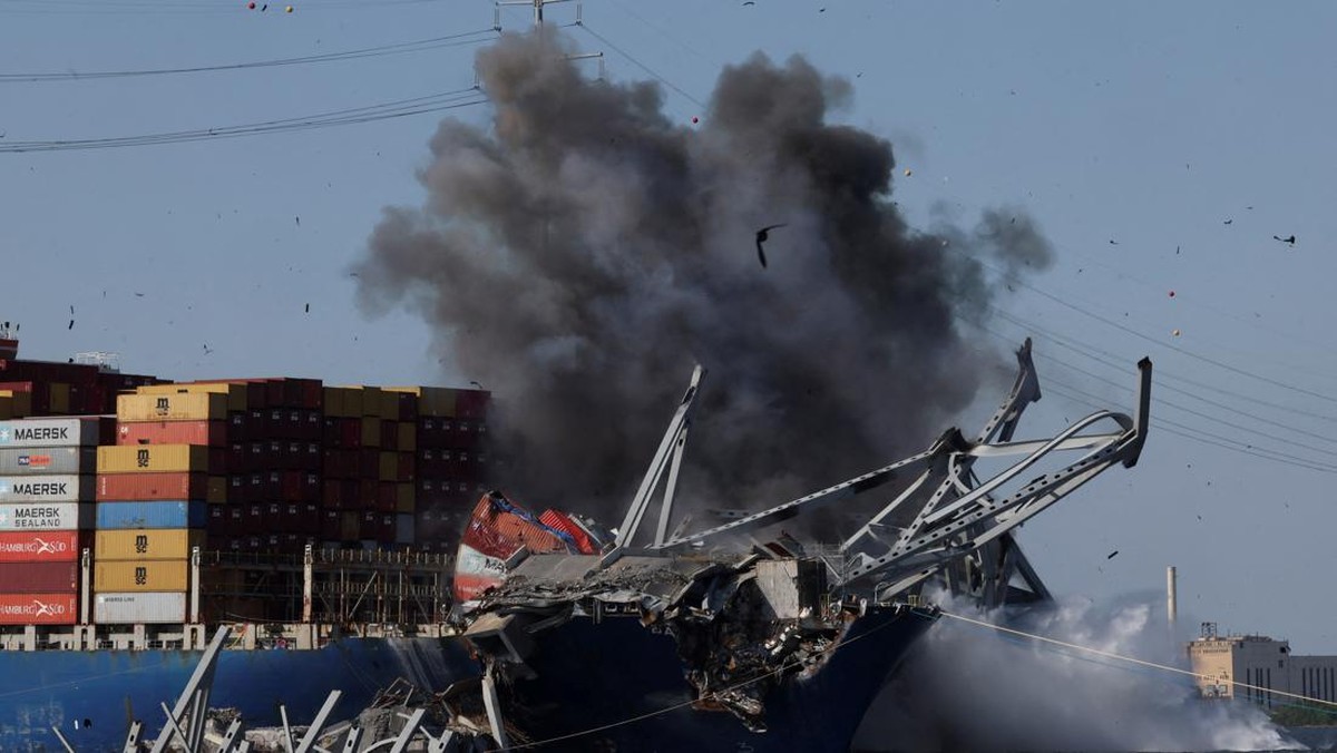 Kapal Kontainer Disambar Proyektil Misterius di Perairan UEA, Eskalasi Ketegangan Timur Tengah Memanas