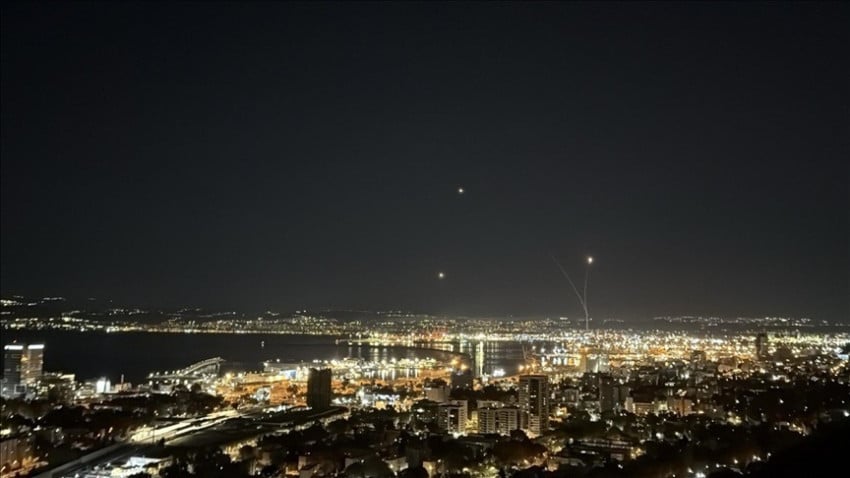 Rudal-rudal Iran dicegat di atas Israel. Foto/anadolu