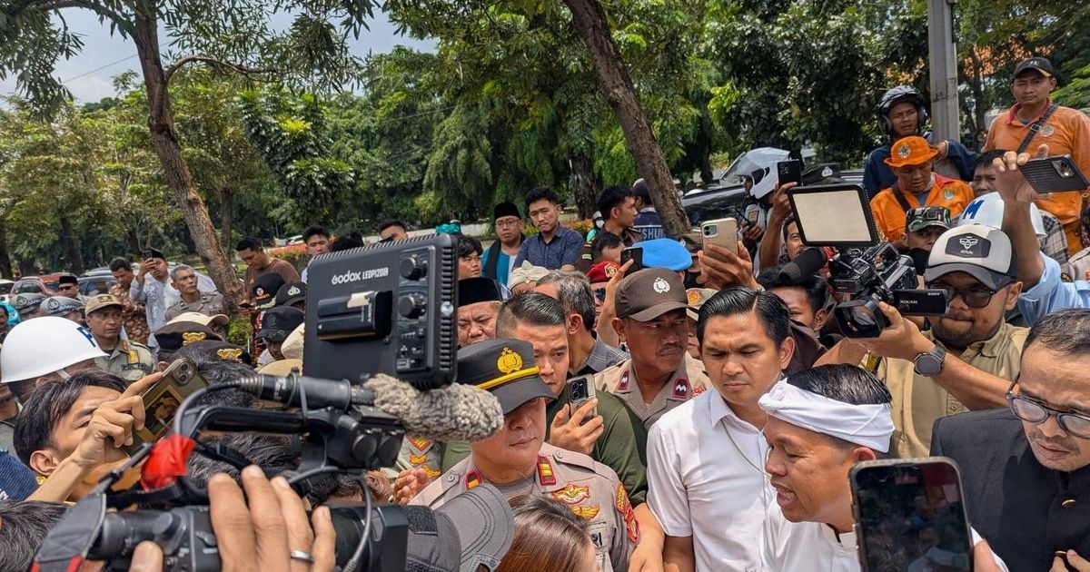 Kejutan di Hari Jadi Bekasi: Gubernur Dedi Mulyadi Diserbu Mahasiswa soal Banjir dan Dana!