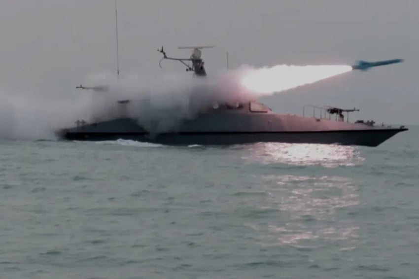 Personel militer Iran mengambil bagian dalam latihan perang Pengendalian Cerdas Selat Hormuz yang diluncurkan Angkatan Laut Korps Garda Revolusi Islam, yang sedang dilaksanakan di Teluk Persia dan Selat Hormuz pada 16 Februari 2026. Foto/Korps Garda Rev