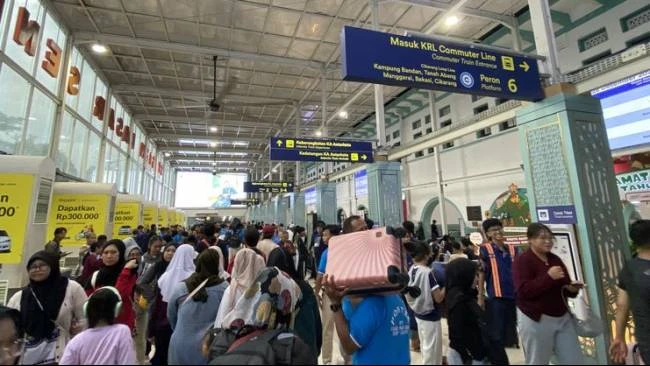  KAI menyebut 16-20 Maret 2026 menjadi tanggal favorit mudik Lebaran dari Jakarta dengan puncak keberangkatan pada 18 Maret. Penjualan tiket telah mencapai 681 ribu.(Sumber: KOMPAS.com/LIDIA PRATAMA FEBRIAN)