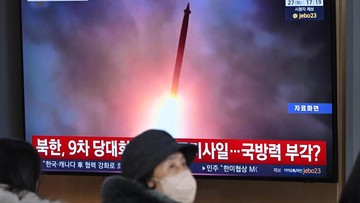 Korea Utara menembakkan sekitar 10 rudal balistik tak dikenal ke arah Laut Jepang. (AFP/JUNG YEON-JE)