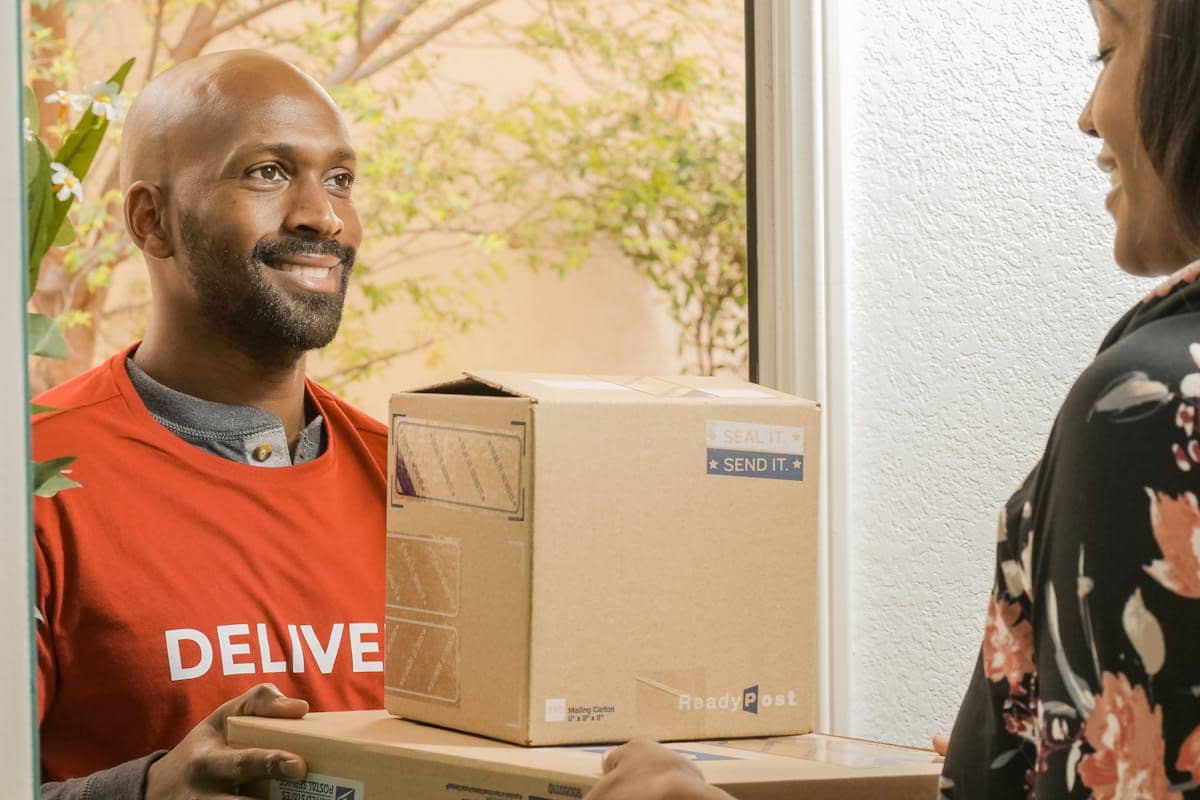 Stop Buang Uang Ongkir! Panduan Cerdas Membedah Logistik Kargo dan Reguler untuk Belanja Online Hemat