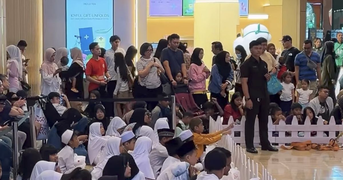 The Park Pejaten Ajak 50 Anak Yatim Ngabuburit dan Bermain di Mal