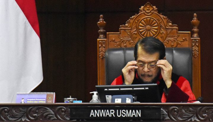 Momen Perpisahan Dramatis: Anwar Usman Mengundurkan Diri dari Mahkamah Konstitusi Sambil Menyampaikan Permintaan Maaf Publik