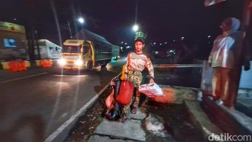 Demi Bertemu Ibu, Pedagang Cilok Rela Tempuh Rute Bandung-Ciamis dengan Metode 'Numpang Gratis'
