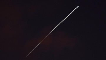 Ilustrasi serangan rudal dan drone. (REUTERS/Florion Goga)