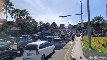Arus Libur Lebaran Melonjak Drastis: Polisi Terapkan Sistem Satu Arah di Jalur Puncak Bogor Sejak Dini Hari