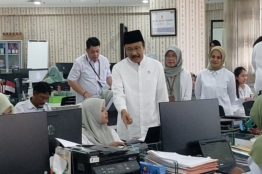 Mensos Saifullah Yusuf mengungkap sebanyak 2.708 ASN di Kementerian Sosial (Kemensos) absen atau tanpa keterangan pada hari pertama masuk kerja pascalibur hari raya Idulfitri 1447 Hijriah. Foto/SindoNews