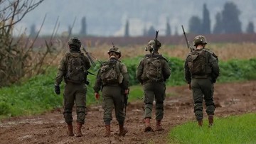 Tentara Israel berpatroli di dekat perbatasan Lebanon (dok. AFP)