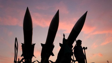 Ilustrasi -- Rudal buatan Iran (dok. via REUTERS/Majid Asgaripour)