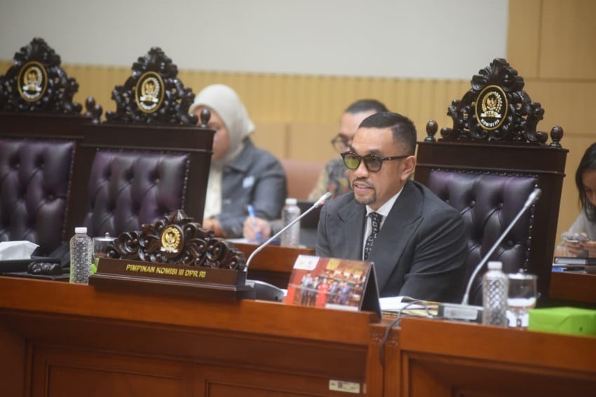 Wakil Ketua Komisi III DPR Ahmad Sahroni menilai kinerja Korps Lalu Lintas (Korlantas) Polri dalam mengatur lalu lintas mudik 2026 patut diacungi jempol meski ada beberapa catatan yang perlu ditingkatkan. Foto: Istimewa