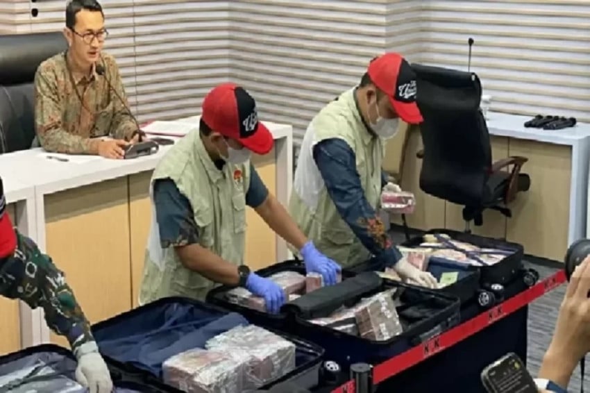 KPK melimpahkan berkas perkara kasus suat Ditjen Bea Cukai ke Kejaksaan. Foto/SindoNews