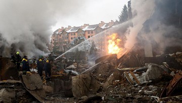 Kerusakan di Kyiv, ibu kota Ukraina akibat serangan udara Rusia (Foto: REUTERS/Alina Smutko)