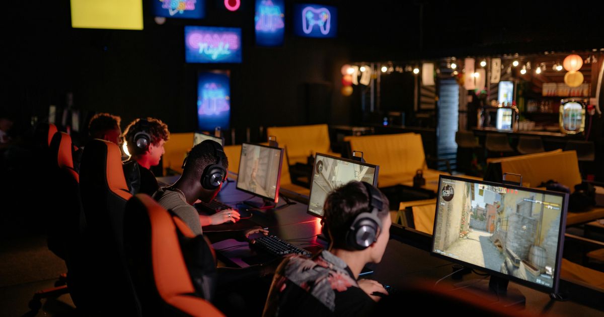 GEGER! Steam Dituding Kominfo Terbitkan Rating Game Ilegal, Ancaman Bisnis Digital Mengintai!