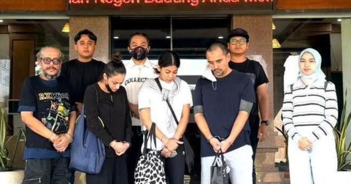 Pasutri Tigran Denre Sonda dan Donna Fabiola, pemasok narkoba DWP Bali, resmi dilimpahkan ke Kejari Badung. [Foto: ist]