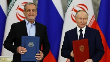 Foto:  Presiden Iran Masoud Pezeshkian dan Presiden Rusia Vladimir Putin (dok, Reuters).