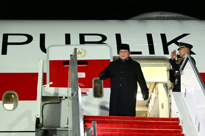 Presiden Prabowo Subianto melanjutkan langkah diplomasi strategisnya di Eropa dengan tiba di Paris, Prancis, pada Senin (13/4/2026) pukul 23.50 waktu setempat. Foto/BPMI Setpres