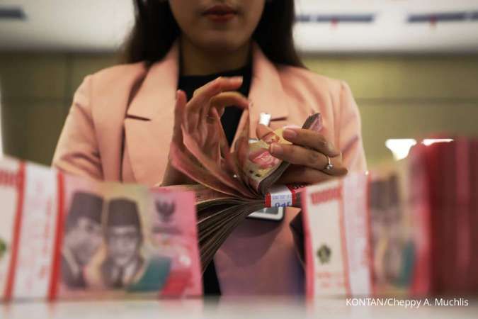 ILUSTRASI. Rupiah ditutup di rekor terburuk Rp 17.189 per dolar AS pada Jumat (17/4/2026)