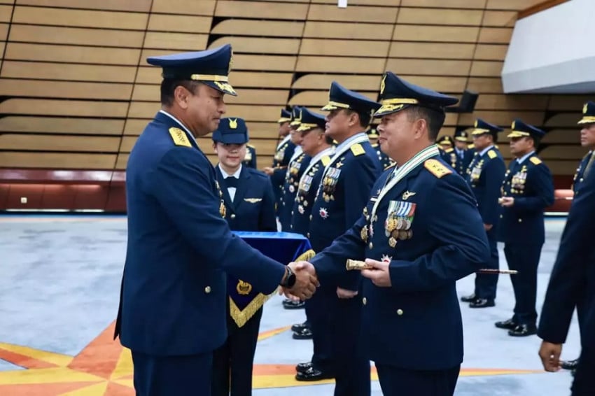 Sebanyak 11 Perwira Tinggi (Pati) TNI Angkatan Udara (AU) menerima Tanda Kehormatan Republik Indonesia Bintang Yudha Dharma Pratama.Foto/TNI AU