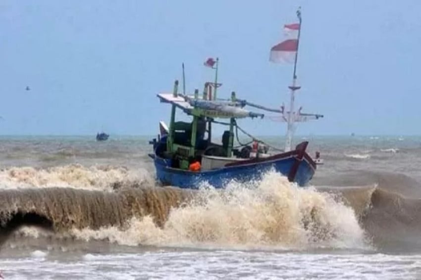 BMKG mengeluarkan peringatan dini gelombang tinggi mencapai 4 meter yang berpotensi terjadi di beberapa wilayah perairan hingga 22 April 2026. Foto/SindoNews