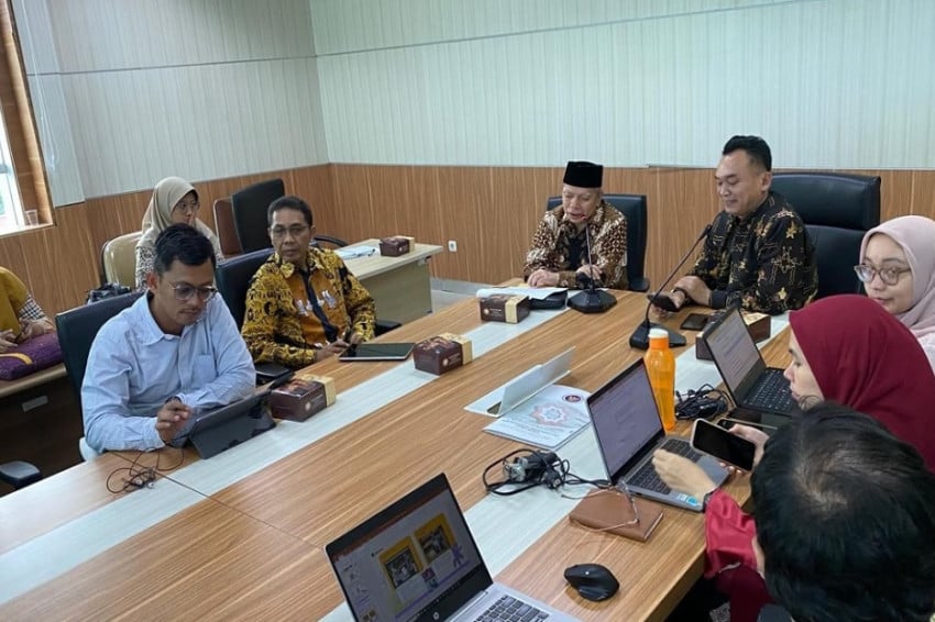 Direktur Jenderal Jaminan Produk Halal, M. Fuad Nasar, menyatakan kewajiban sertifikasi halal diberlakukan untuk makanan hingga kosmetik. Foto/SindoNews