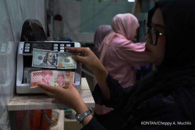 Dilema Bank Indonesia: Rupiah Terus Melemah Walau Suku Bunga Acuan Tetap Bertahan