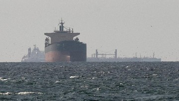 Ilustrasi kapal di Selat Hormuz (Foto: REUTERS/Stringer)