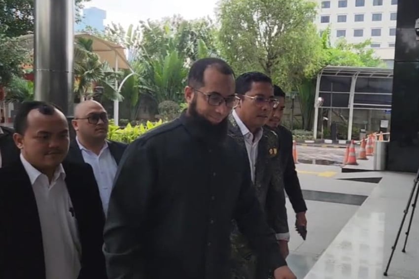 Ustaz Khalid Basalamah (KB) memenuhi panggilan Komisi Pemberantasan Korupsi (KPK). Foto/SindoNews