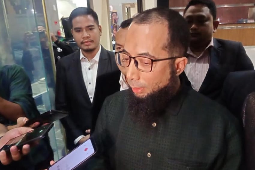 Pemilik Uhud Tour, Ustaz Khalid Basalamah menjelaskan pengembalian aliran uang Rp8,4 miliar kepada KPK yang seluruhnya berasal dari PT Muhibbah Mulia Wisata. Foto/Jonathan Simanjuntak