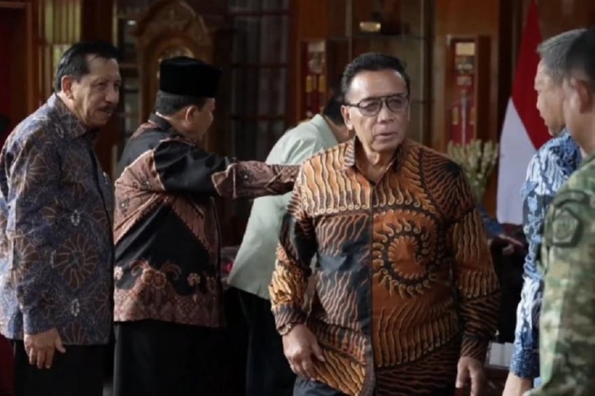 Menteri Pertahanan (Menhan) Sjafrie Sjamsoeddin mengumpulkan sejumlah Jenderal purnawirawan TNI di Kantor Kementerian Pertahanan, Jakarta, pada Jumat (24/4/2026). Foto/Jonathan Simanjuntak
