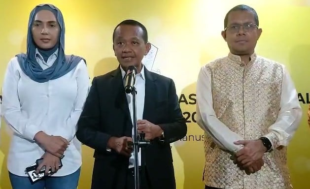 Ketua Umum DPP Partai Golkar Bahlil Lahadalia seusai menghadiri Refleksi Paskah Nasional Partai Golkar di Tennis Indoor, Senayan, Jakarta, Jumat (24/4/2026). Foto/Felldy Utama