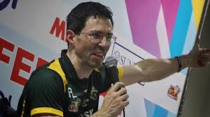 Pelatih Gresik Phonska, Alessandro Lodi kecewa dengan kekalahan timnya. (CNNIndonesia.com)