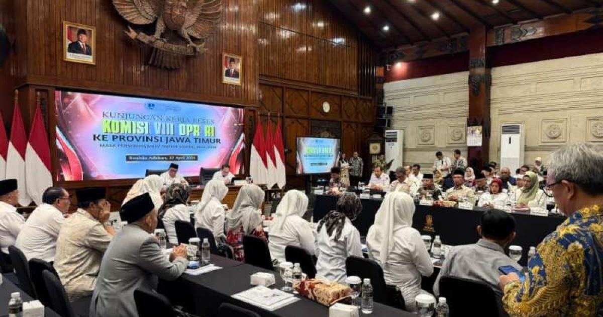 BPJPH bersama DPR RI mengedukasi pelaku UMK di Jawa Timur untuk mempercepat pengajuan sertifikasi halal. foto: BPJPH