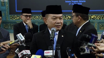 Dudung Abdurachman dilantik menjadi Kepala KSP di Istana Negara, Jakarta, Senin (27/4). (Tangkapan layar Youtube Sekretariat Presiden).