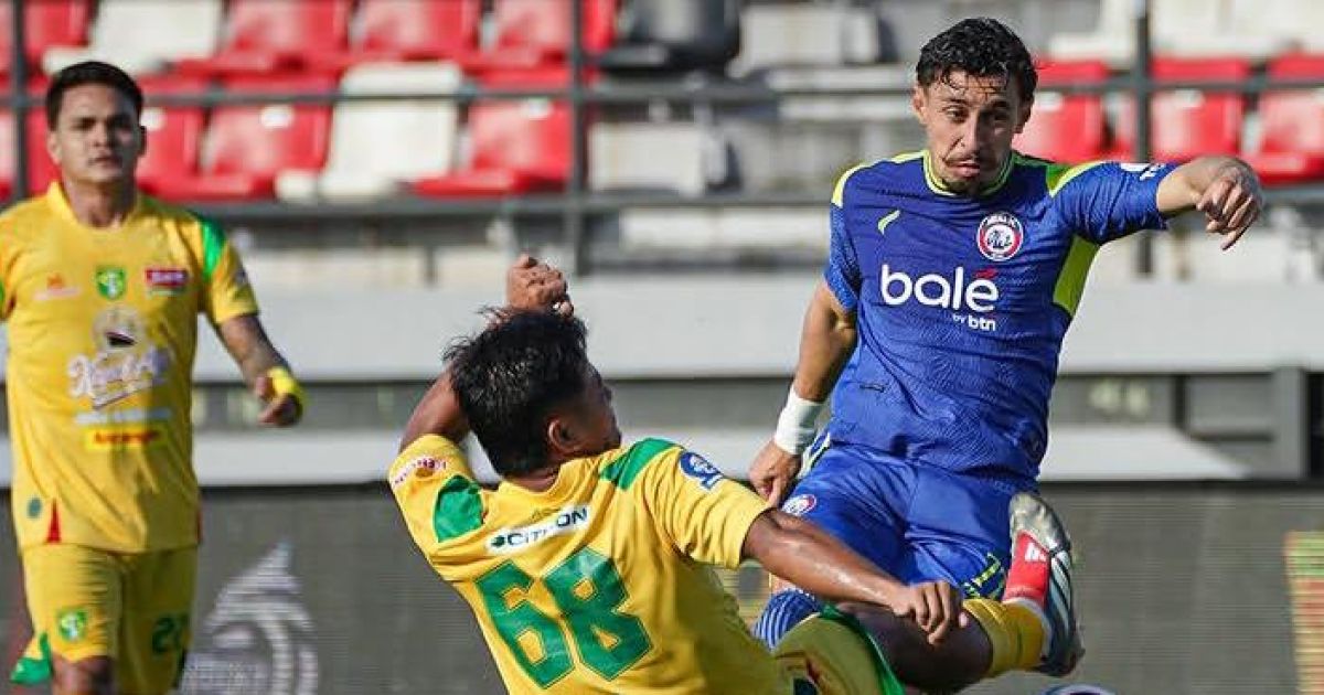 Potret pertandingan antara Arema FC vs Persebaya Surabaya (Instagram @aremafcofficial)