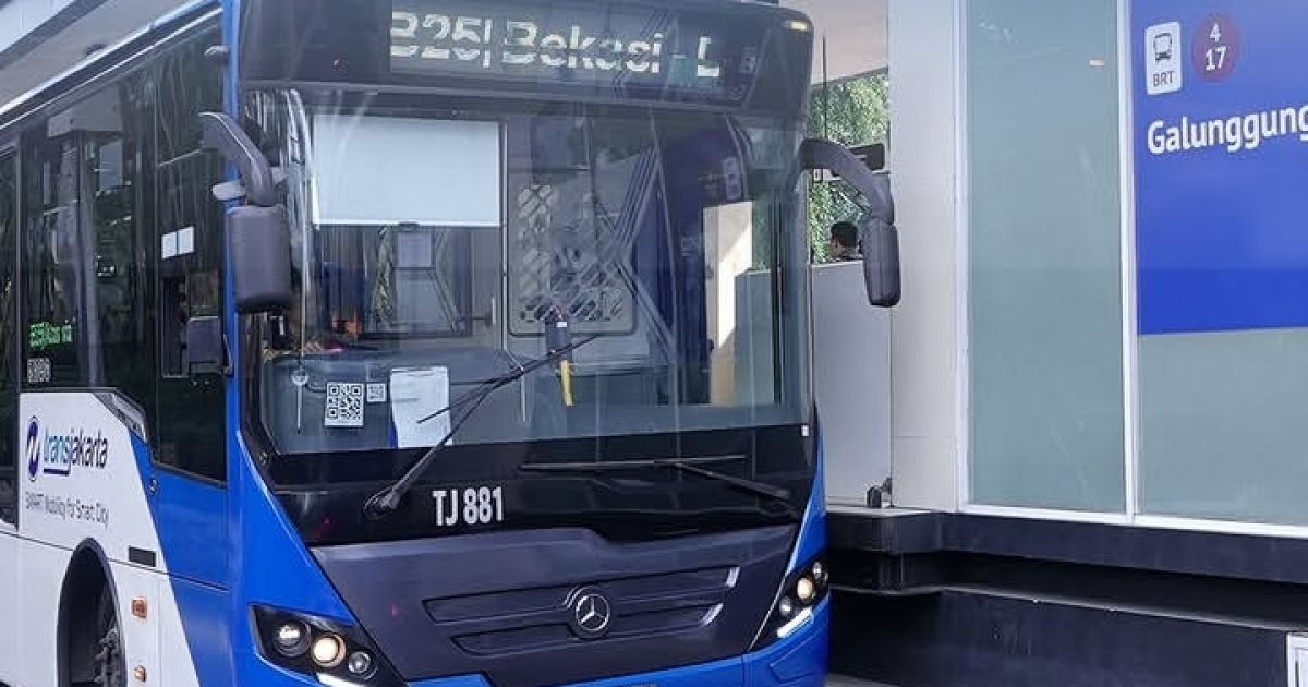 Antisipasi Lumpuhnya Jalur Bekasi Imbas Kecelakaan Kereta, Transjakarta Terjunkan Bus Darurat (Foto: Bus darurat transjakarta/Instagram PT Transjakarta)