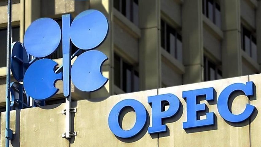 Logo OPEC terlihat di gedung. Foto/anadolu