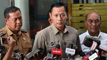 Menteri Agus Harimurti Yudhoyono menanggapi usulan pemindahan gerbong wanita KRL pascakecelakaan.  (ANTARA FOTO/FAKHRI HERMANSYAH)